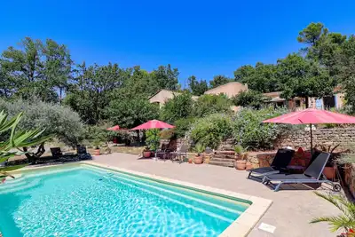 Image de Superbe villa avec piscine & terrasses ombragées