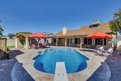 Image de Glendale Entertainment Hub! Family Home w/ Pool