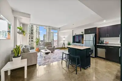 Image de 2 Bed | Min to Stamp | Ug Parking | Ac