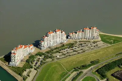 Image de This charming two-room apartment in Port Scaldis (no. 19-42) offers a unique combination of sea and countryside views, making it perfect for a relaxing holiday on the Zeeland coast.
