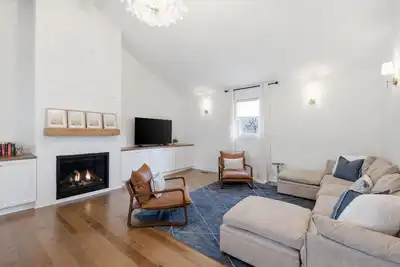 Image de The Regency-Merriam 3br Home with Game Room & Deck