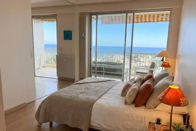 Image de Panoramic Sea-View Apartment w terrace in Cannes, 2 Bed, 2 Bath Pool & Parking
