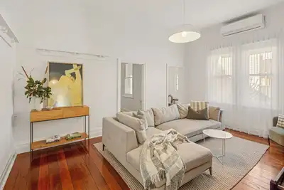 Image de Stylish Hyde Park Home | Walk to Cafes | Near Perth Cbd