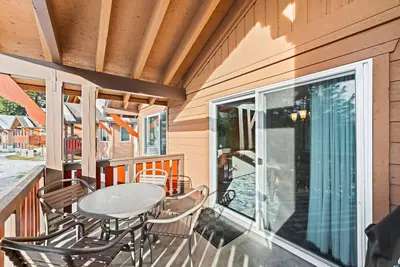 Image de 2x2BR Bavarian Retreat, Hot Tub, 1 Mi to Downtown