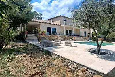 Image de Villa récente 250m2 au calme avec piscine