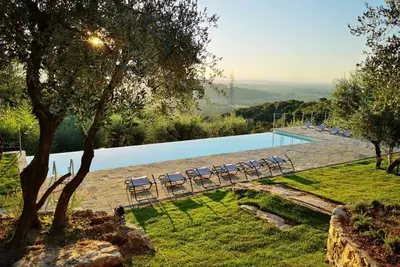 Image de Belvedere Villait is a country house, with all modern comforts, reserved only for lovers of Silence and Panorama, immersed in the family's olive grove from which the excellent Petra Olive Oil is produced. It is located in the hills southwest of Lucca, w