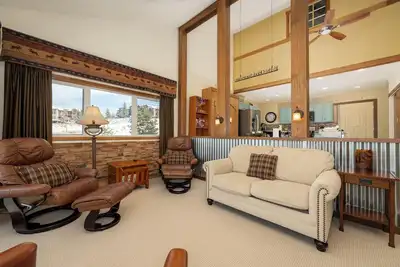 Image de Beautiful New 2 bedroom with updated interior and slopeside