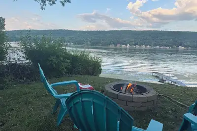 Image de Shore Thing Waneta Lakefront Cottage