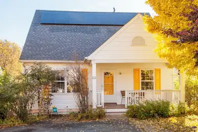 Image de Colorful Artist’s Haven, 1 Mile to Downtown Mall