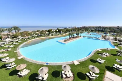 Image de All-Day Fun, All-Night Comfort in a Family Room in Lively Resort Setting