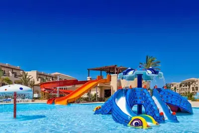 Image de Beachfront Resort + Aquapark & Kids Activity l Escape to Tranquility in 4 Rooms