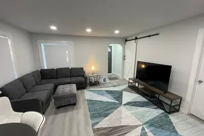 Image de 12 Minutes from Msu, 3 Bedroom House with Laundry