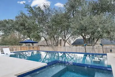 Image de Lounge Poolside & Grill Stylish Space for Groups, Games/Foosball Mins to Domain