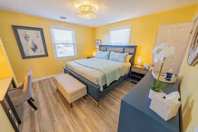 Image de Hook Wine Sinker + Walk to Beach Hot Tub Game Room