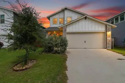 Image de Porch House Retreat in Quiet Neighborhood