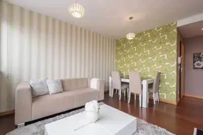 Image de Modern Flat with Balcony & Garage by HostWise