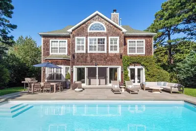 Image de Chic Southampton Escape with Pool, Sauna & Outdoor Oasis