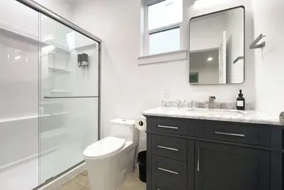 Image de Modern 2Bed/2Bath Home with Full Kitchen