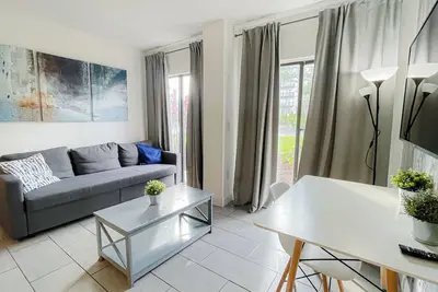 New listing! 2/2 Apartment Close to Universal
