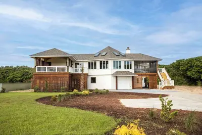 Salty Ober + Semi-Oceanfront on Ocean Blvd