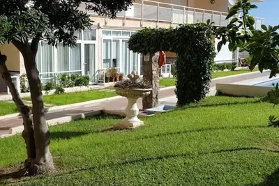 Image de Beautiful Beachfront Apartment with Historic Charm and Unbeatable Location