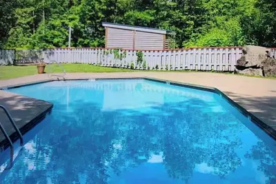 Image de Lodge at Lincoln Station - Cozy Mountain Getaway - indoor outdoor pool + hot tub