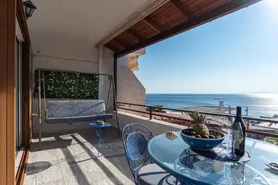 Image de Feliz Apt- Breathtaking Seaview and Sunset by ΜΡS