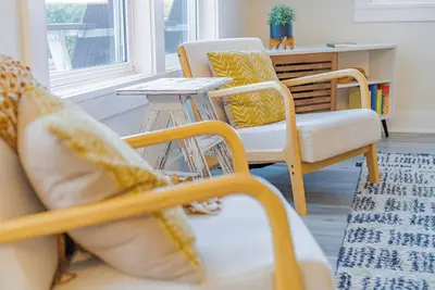 Image de Honu Hut + Beachy Bungalow + Pet-Friendly