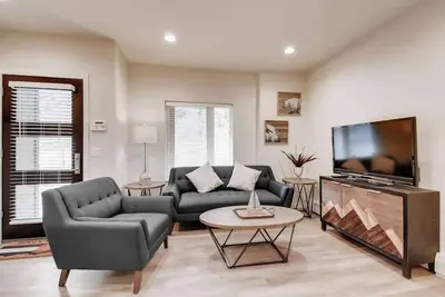 Image de The Hollyhock Hideaway - Close to Slopes