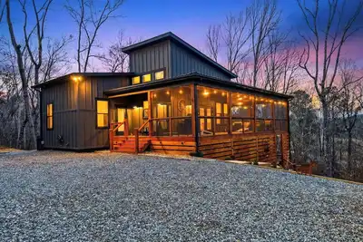 Image de Copper Fox Ridge | Minutes to Carter's Lake | Game Room + Hot Tub + Screened Deck