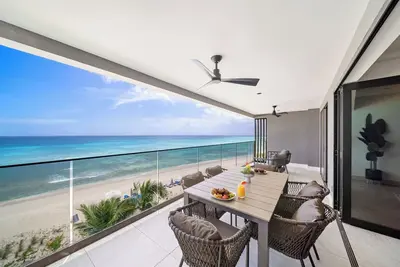 Image de Stunning High Floor Luxury Beachfront Condo - Allure 402