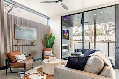 Image de Private Downtown Compound w/ Roof deck+ Guesthouse