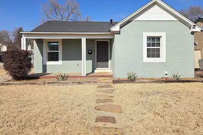 Image de Little Green Cottage in the Heart of Lubbock