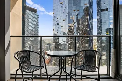 Image de 2-Bed High-Rise Apartment with Pool & Gym