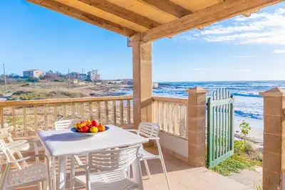 Image de Murters 76 - Beachfront house with direct access to the beach in Ses Covetes