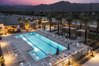 Image de Modern 4br | Resort Pool + Firepit + Hot Tub + Fitness Center | Summerwell