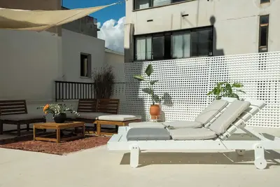 Image de Stylish 4br Top Floor w Private Rooftop Lounge