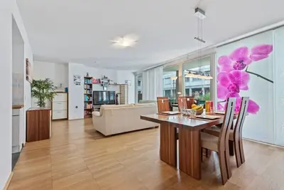 Image de 2. Zimmer Wohnung, im Zentrum, Garage, Terrasse