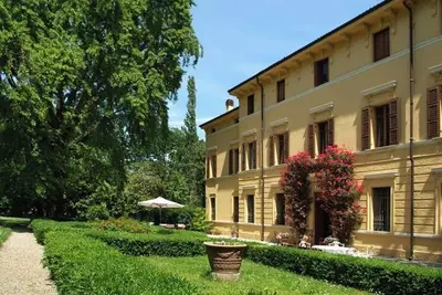 Image de Villa Castellani with park and swimming pool a stone's throw from the Po River bank