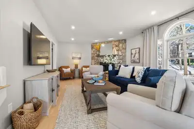 Image de Near Nubble Lighthouse | Walk to Beach | Ocean Views | Rooftop | Sleeps 10