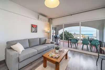 Image de Panoramic Sea Views & Balcony Bbq by HostWise