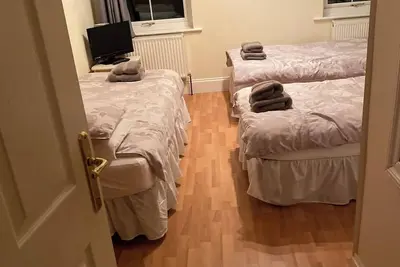 Image de Large Seaside property, sleeping up to 17 with off road parking, great location.