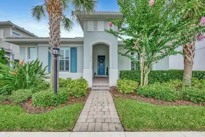 Image de Resort Style Living. Premier Gated Community. Walking + Biking Paths.