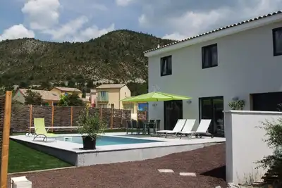 Image de Modern vacation villa with heated private pool in the most beautiful region of France