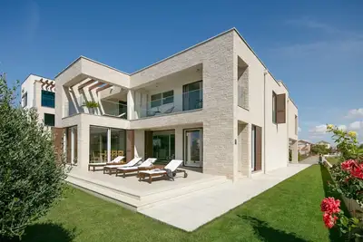 Superbe villa avec piscine à Sukosan