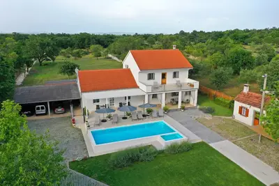 Image de Maison de vacances rustique Tinj pour 8 personnes