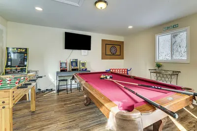 Image de Steps to Lake! Family Haven w/ Hot Tub in Poconos