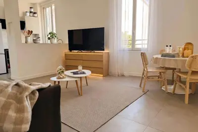 Image de Deux pièces refait à neuf -Climatisé -Vue mer- Parking privé