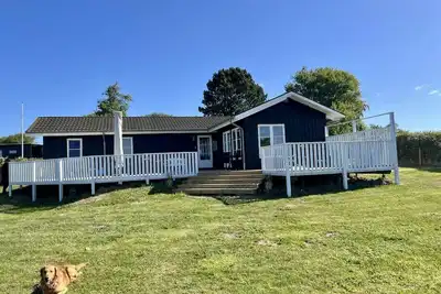 Image de Familienfreundliches Ferienhaus mit Blick bis zum Wasser