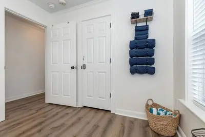 Image de Oak Park Cottage, Newly renovated, great location!